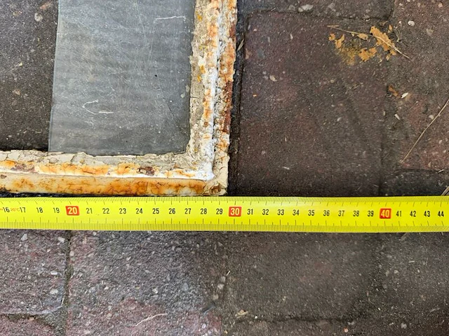 2x boogvormige stalraamframes, historisch, wit/roest, 48 cm breed; 30-34 cm hoog - afbeelding 3 van  4