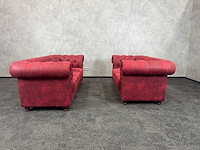 2x bordeauxrode gecapitonneerde sofa - afbeelding 13 van  14