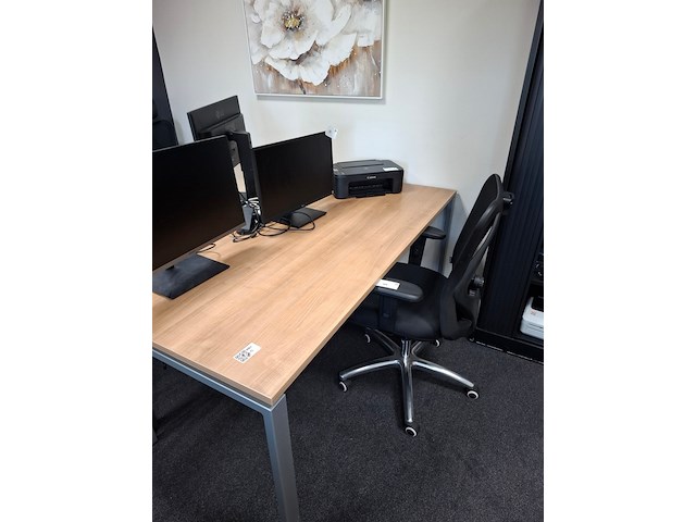 2x bureau met 1 bureaustoel - afbeelding 1 van  3