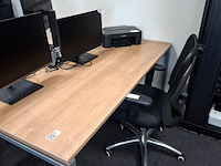 2x bureau met 1 bureaustoel - afbeelding 1 van  3