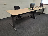 2x bureau met 2x bureaustoel en 2x monitor - afbeelding 1 van  6