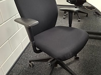 2x bureau met 2x bureaustoel en 2x monitor - afbeelding 4 van  6