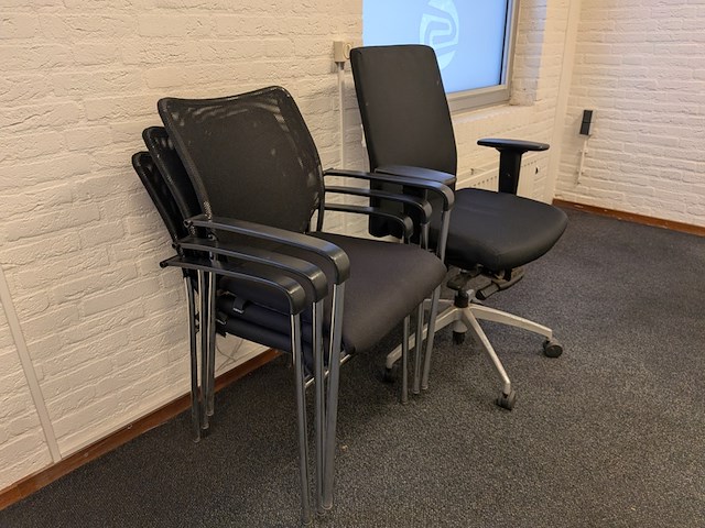 2x bureau met 3x bureaustoel en 3x stoel - afbeelding 4 van  5