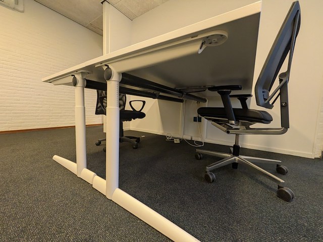 2x bureau met 3x bureaustoel en 3x stoel - afbeelding 5 van  5