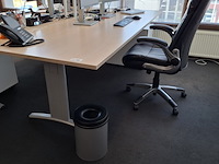 2x bureau met bureaustoel en 3x ladeblok - afbeelding 2 van  9