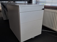 2x bureau met bureaustoel en 3x ladeblok - afbeelding 4 van  9