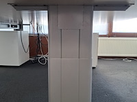 2x bureau met bureaustoel en 3x ladeblok - afbeelding 7 van  9