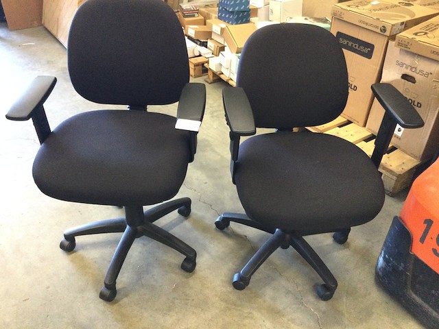 2x bureau stoelen met wielen, zwart - afbeelding 1 van  6