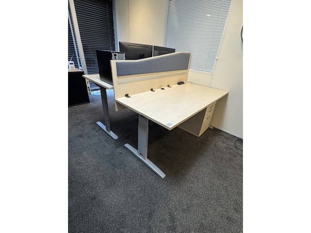 2x bureau - afbeelding 1 van  6