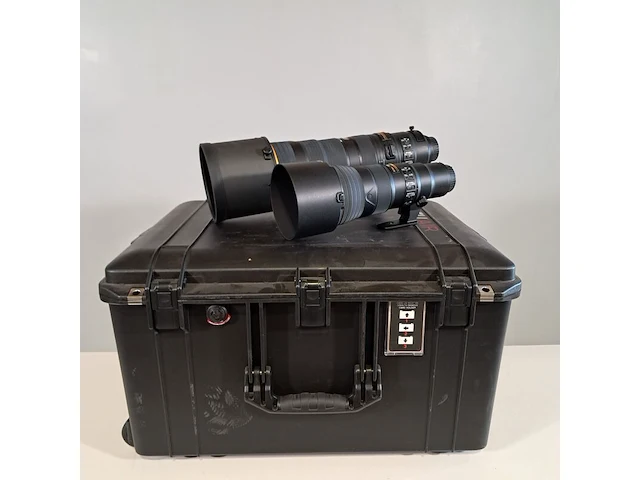 2x camera lens, nikon, o.a af-s nikkor 180-400mm 1:4e tc1.4 fl ed - afbeelding 1 van  23