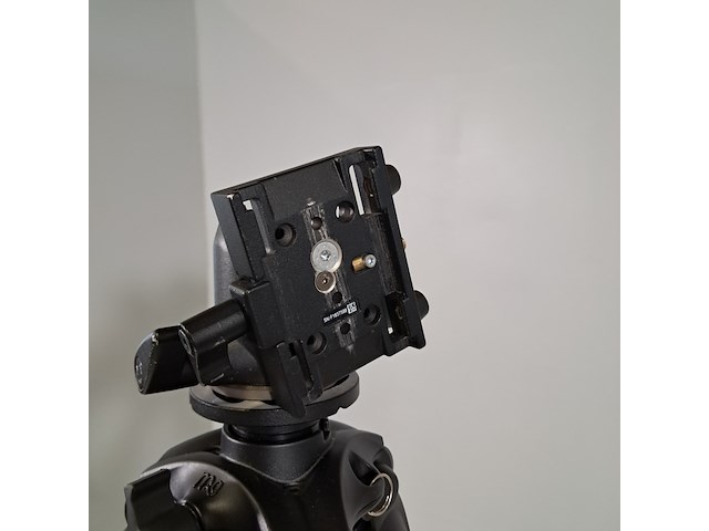 2x camerastatief, manfrotto, mt057c4 en model 190 - afbeelding 4 van  13
