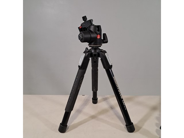 2x camerastatief, manfrotto, mt057c4 en model 190 - afbeelding 6 van  13