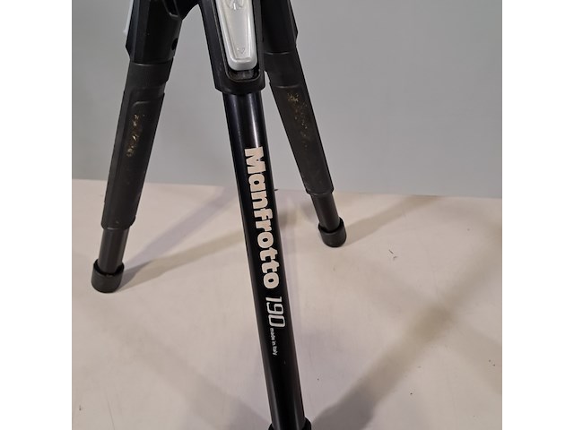 2x camerastatief, manfrotto, mt057c4 en model 190 - afbeelding 7 van  13