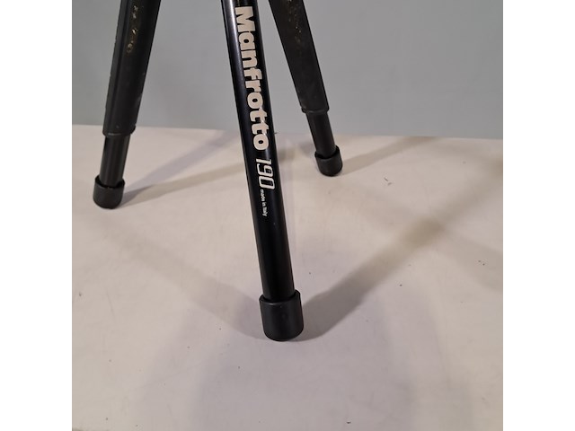 2x camerastatief, manfrotto, mt057c4 en model 190 - afbeelding 8 van  13