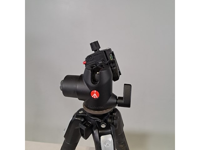 2x camerastatief, manfrotto, mt057c4 en model 190 - afbeelding 9 van  13