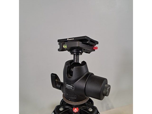 2x camerastatief, manfrotto, mt057c4 en model 190 - afbeelding 10 van  13