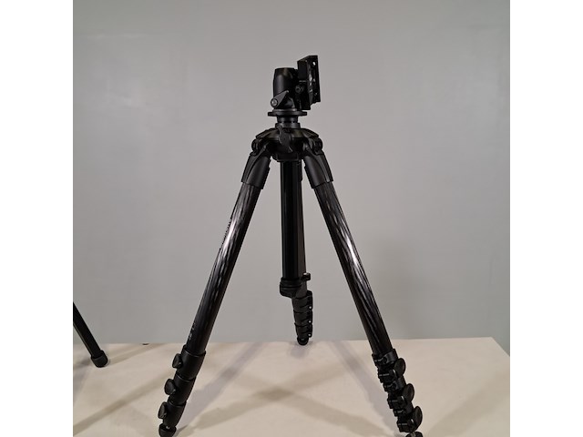 2x camerastatief, manfrotto, mt057c4 en model 190 - afbeelding 12 van  13
