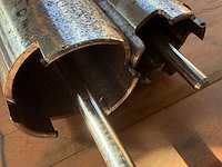 2x cilindrische machineonderdelen, metaalkleur, bewerkte flenzen – verschillende maten - afbeelding 3 van  4