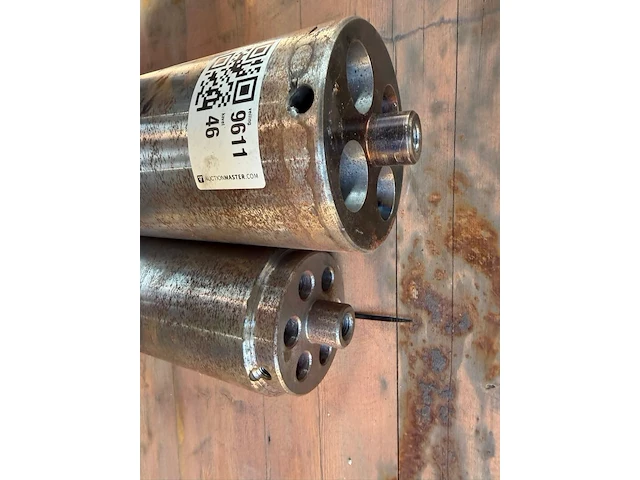 2x cilindrische machineonderdelen, metaalkleur, bewerkte flenzen – verschillende maten - afbeelding 4 van  4