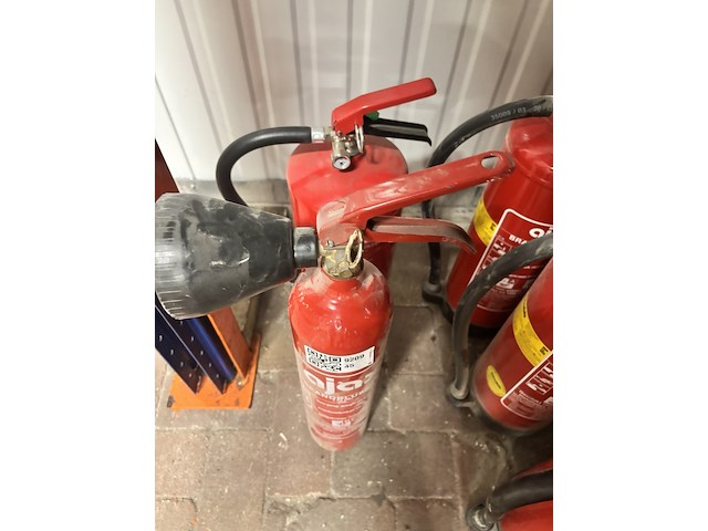 2x co₂-brandblusser en schuim brandblusser, ajax, co₂-blusser en schuimblusser, rood - afbeelding 1 van  3