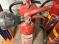 2x co₂-brandblusser en schuim brandblusser, ajax, co₂-blusser en schuimblusser, rood - afbeelding 1 van  3