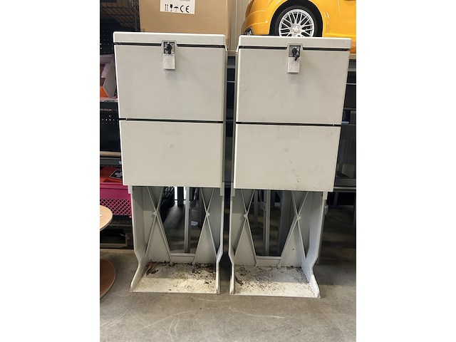 2x componenten voetpadkast, schakelkast abb, eh pedestal - afbeelding 1 van  4