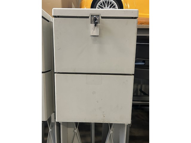 2x componenten voetpadkast, schakelkast abb, eh pedestal - afbeelding 2 van  4