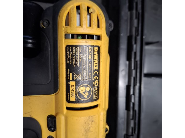 2x compressor en 2x accuboormachine, herkules en dewalt, 200/10/24 air compressor, dc740, rood - afbeelding 11 van  19