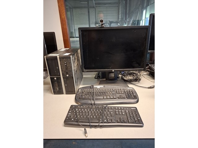 2x computer met beeldscherm en toetsenbord hp, hp pro 6300 sff i5 , bouwjaar 2013 - afbeelding 1 van  6