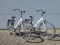 2x damesfiets, wit