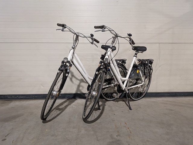 2x damesfiets - afbeelding 1 van  15
