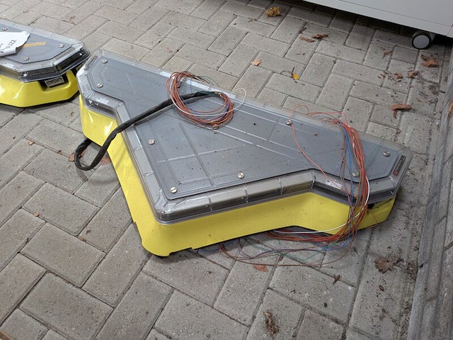 2x decoratieve ambulanceverlichting met divers toebehoren federal signal vama, valor - afbeelding 4 van  7