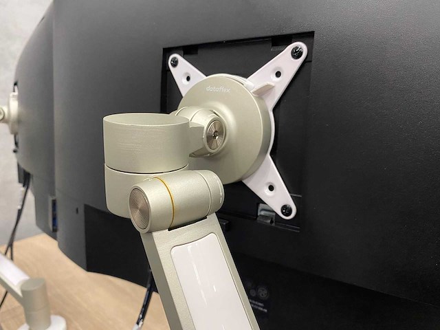 2x dell p2417 - 24" monitor met ergonomische dataflex arm - afbeelding 6 van  22