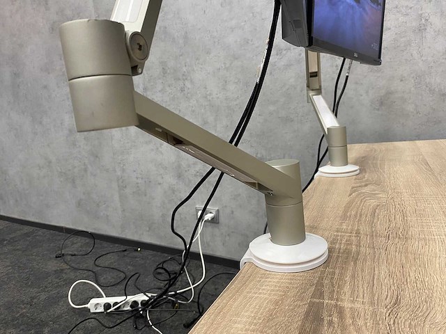 2x dell p2417 - 24" monitor met ergonomische dataflex arm - afbeelding 10 van  23