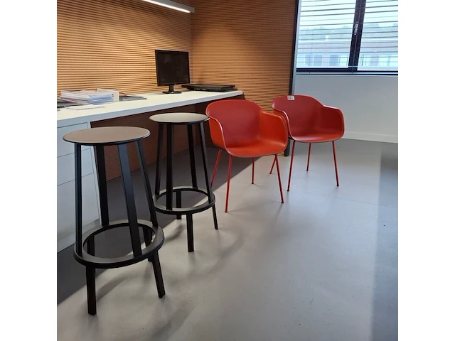 2x design stoel muuto - afbeelding 1 van  8