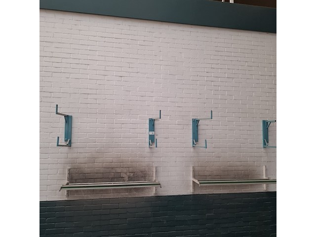 2x dispenser met 4x muurbeugel - afbeelding 1 van  9