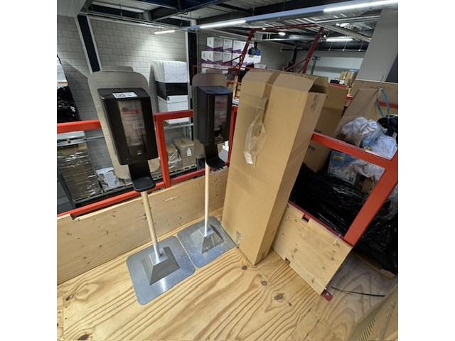2x dispenser, op voet - afbeelding 1 van  3