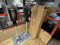 2x dispenser, op voet - afbeelding 1 van  3