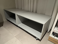 2x display blok, grijs, verrijdbaar - afbeelding 1 van  4