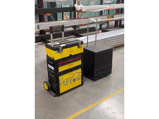 2x diverse gereedschapstrolley - afbeelding 1 van  11