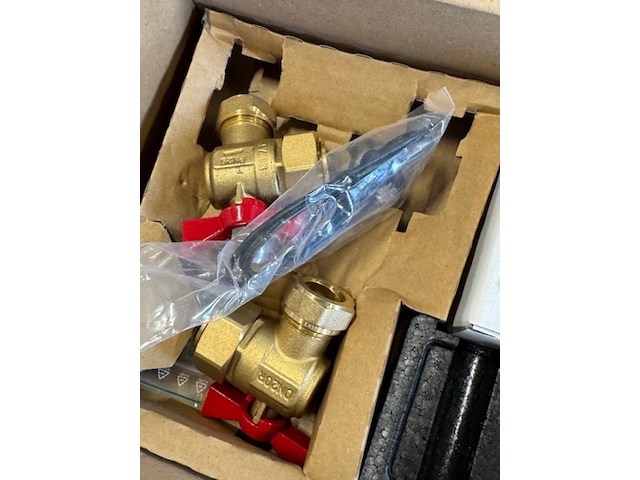 2x doos installatiemateriaal met thermostaat - afbeelding 1 van  4