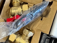 2x doos installatiemateriaal met thermostaat - afbeelding 1 van  4