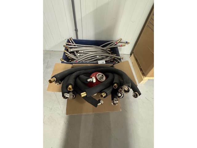 2x doos installatiemateriaal - afbeelding 1 van  4