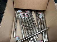 2x doos met onderdelen voor water-/leidinginstallatie w.o. uponor - afbeelding 2 van  5
