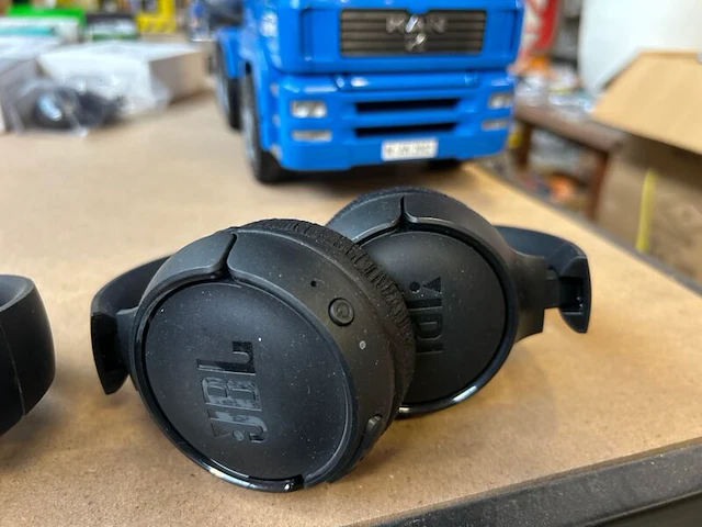 2x draadloze koptelefoon jbl - afbeelding 2 van  3