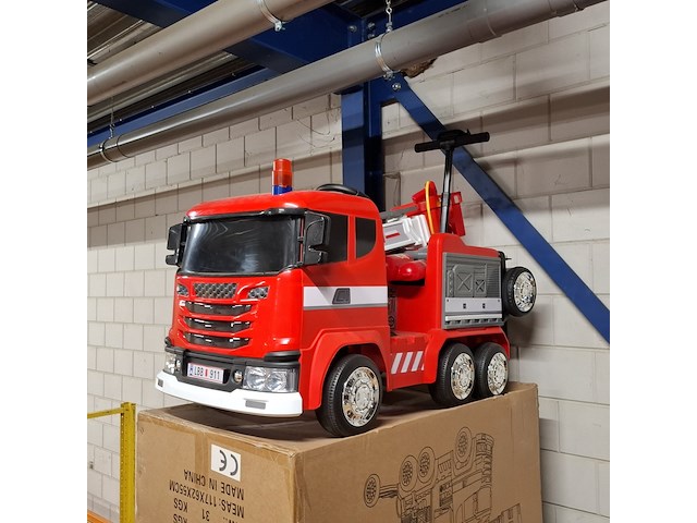 2x elektrische brandweerauto rood - afbeelding 1 van  6
