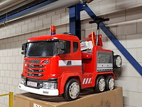 2x elektrische brandweerauto rood - afbeelding 1 van  6