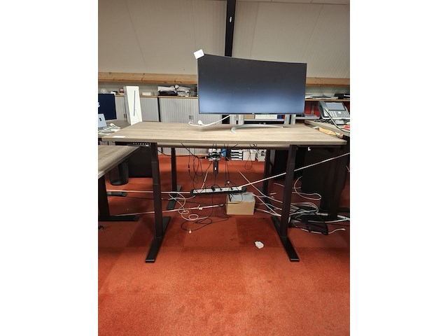 2x elektrische sta-zit bureau - afbeelding 1 van  5