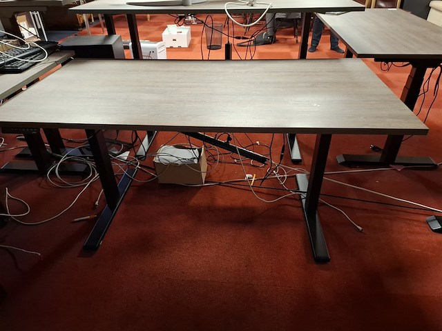 2x elektrische sta-zit bureau - afbeelding 3 van  5