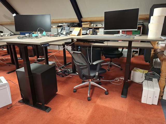 2x elektrische sta-zit hoekbureau - afbeelding 1 van  9